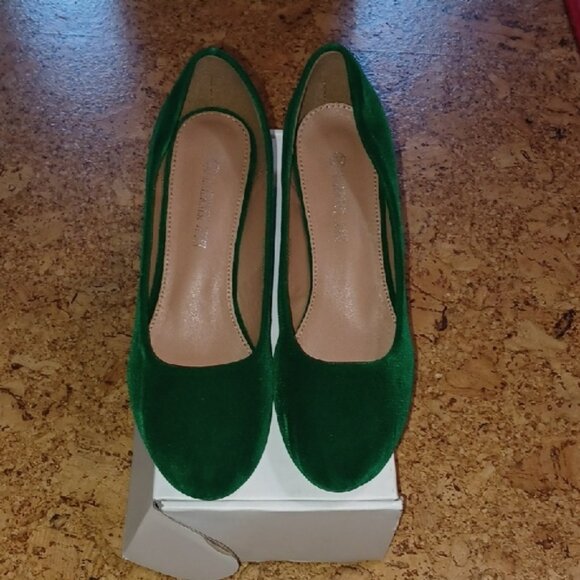 Maiernisi Jessi Classic Kitten Heel Pump In Kelly Green Faux Suede Size 9 NIB - Picture 1 of 6
